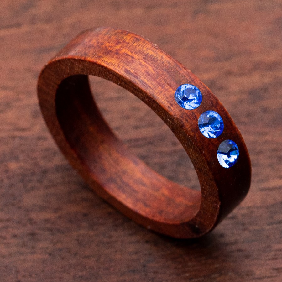 Ring rotbraun mit 3 SWAROVSKI Kristallen  Holz Sonnenbrillen